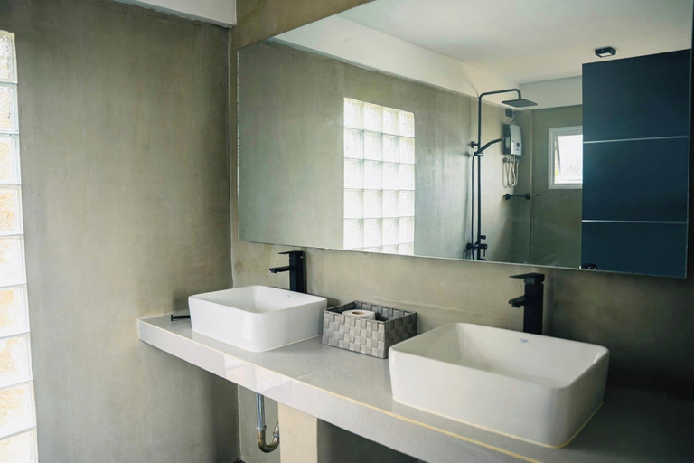 Bathroom, Fight Club Philippines, Puerto Princesa City