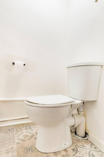Bathroom 4, Immaculate 4-bed House Near Anfield and Goodison, Sefton