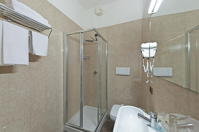 Bathroom 4, Hotel Boston, Verbano-Cusio-Ossola