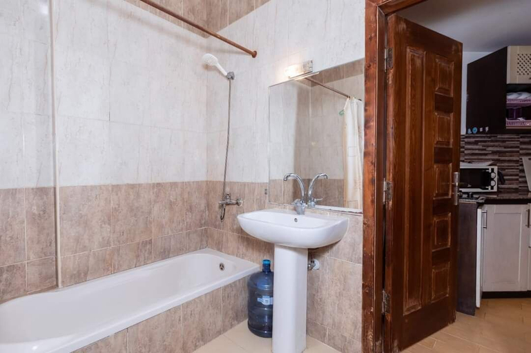 Bathroom 3, Al makramia compound, Al-Ghurdaqah