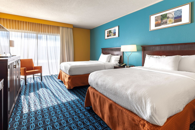 Bedroom 2, Chester Inn & Suites, Hamilton