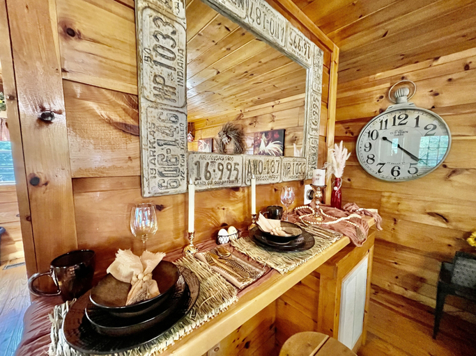 Food & Drinks 5, Rolling In The Hay, Sevier