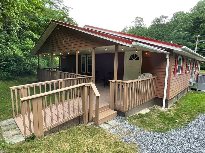 Exterior & Views 2, Holler's End, Sevier