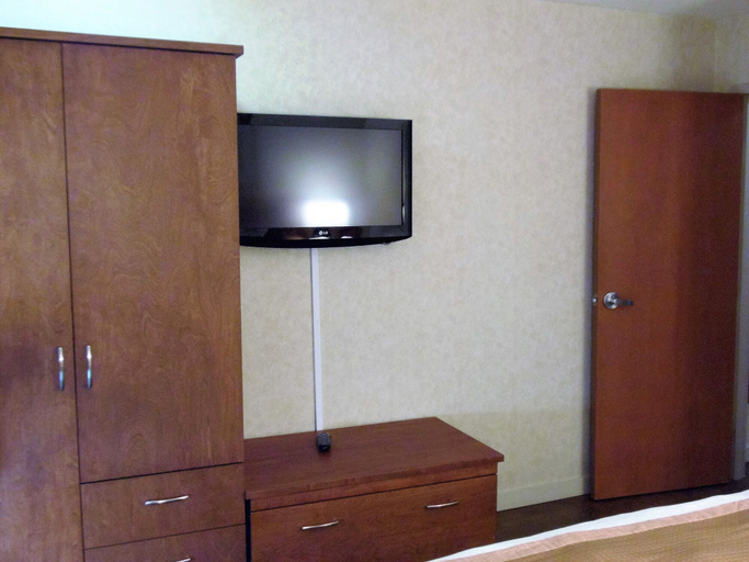 Bedroom 3, Rosslyn Inn and Suites, Division No. 11