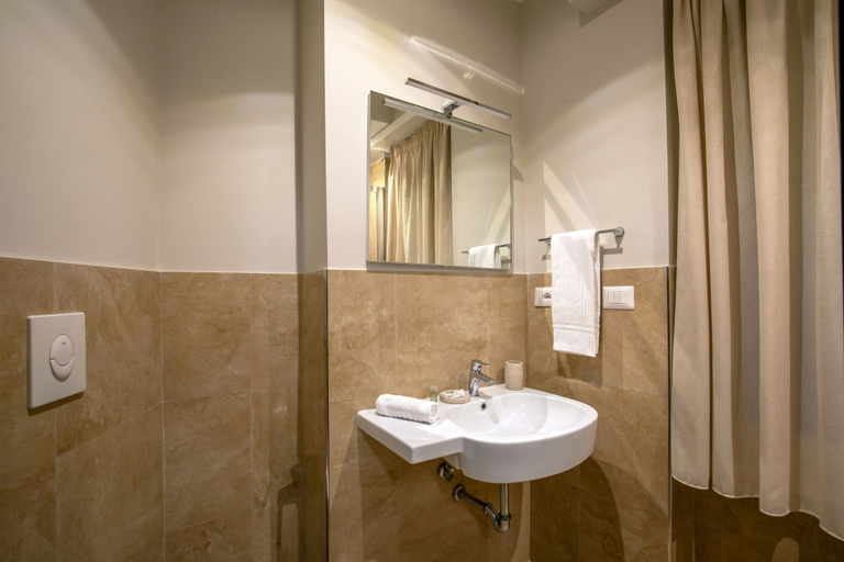 Bathroom 5, Daplace - Hotel Gran Torino Suites, Roma