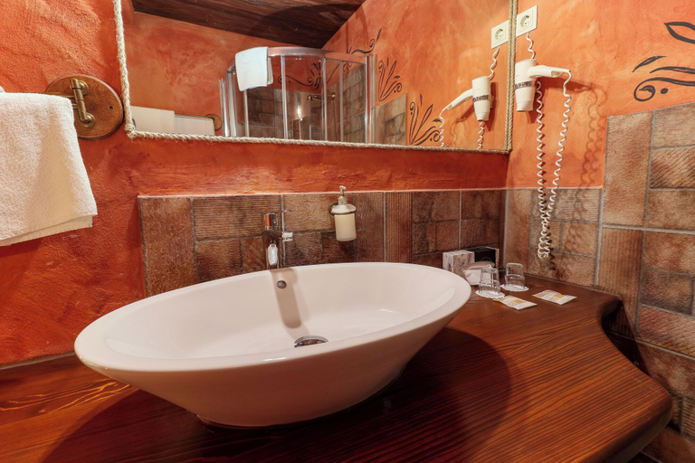 Bathroom 4, Puchner Castle Hotel, Sásdi