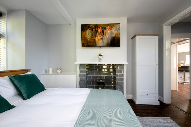 Bedroom 2, Accommodation at Salomons Estate, Kent