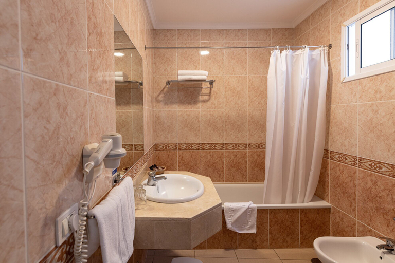 Bathroom 4, Hotel Marte, Santa Cruz de Tenerife