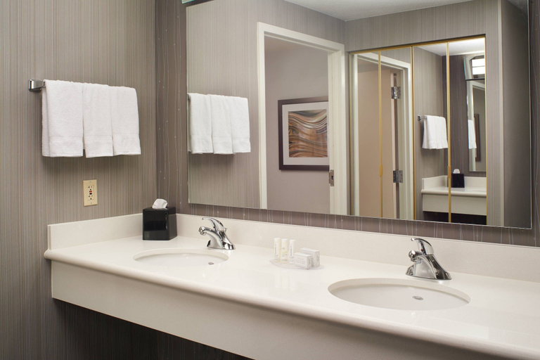 Bathroom 3, Courtyard by Marriott Cincinnati-Covington, Kenton