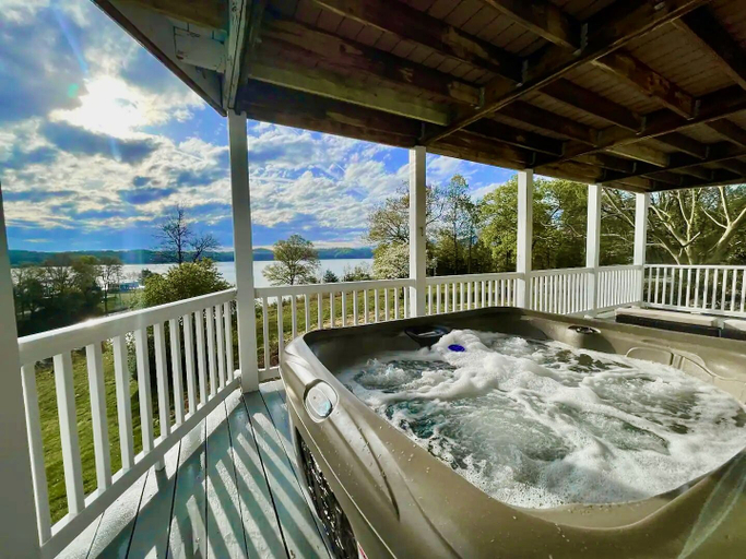 Sport & Beauty, Waterfront Vista, Jefferson