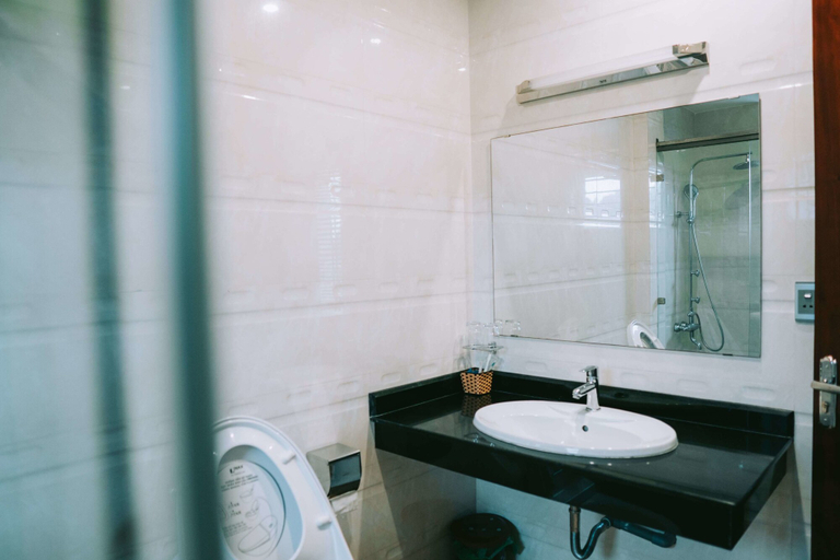 Bathroom 4, Minh Duc Hotel, Hạ Long
