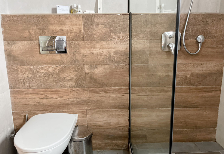 Bathroom 5, The Blowfish Hotel, Eti-Osa
