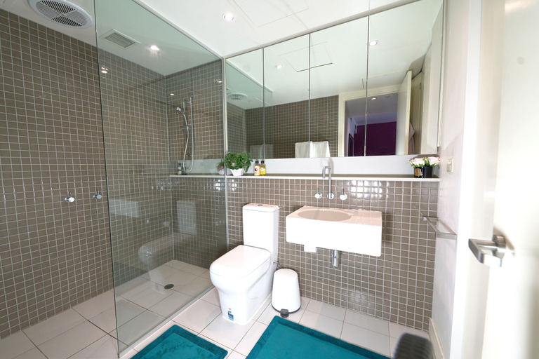 Bathroom, 2-BRM Apartment Yarra River View Skyline, Melbourne