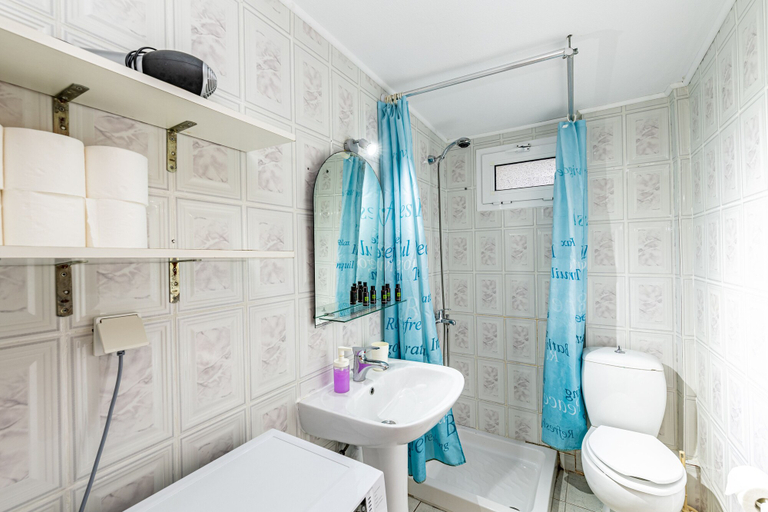 Bathroom 5, Skioni Apartments, Central Macedonia