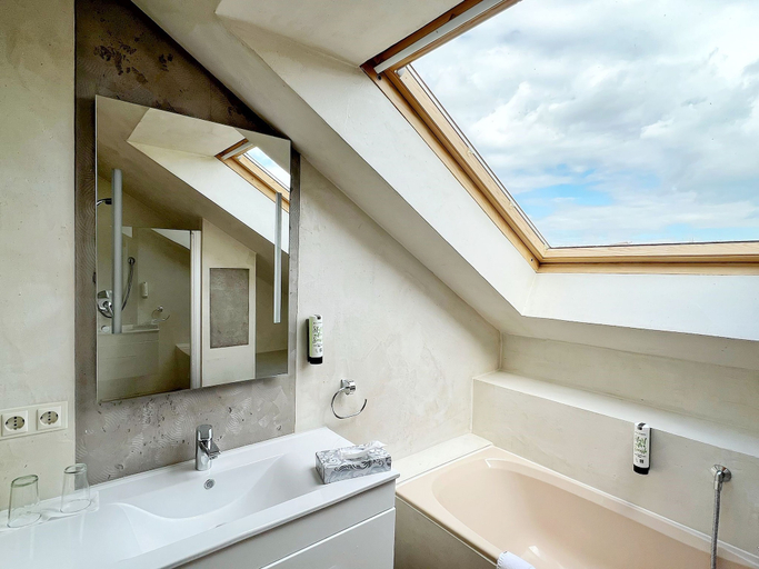 Bathroom 5, Hotel Hellers Twenty Four 1, Bodenseekreis