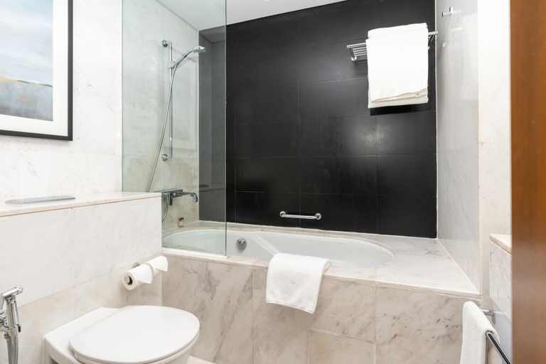 Bathroom 4, SuperHost - Spacious Studio With Direct Burj Khalifa View I Address Dubai Mall, Dubai