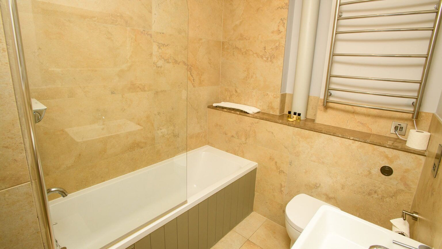 Bathroom 3, The Rest Hotel, Lincolnshire
