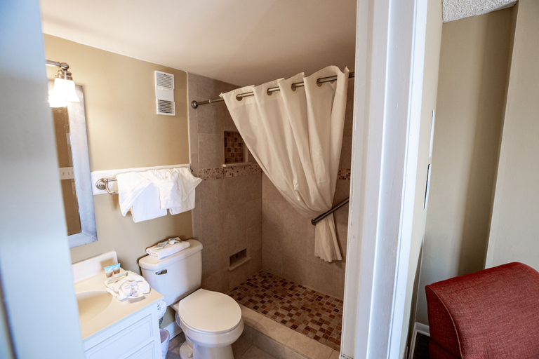 Bathroom 3, Atalaya Towers, Georgetown