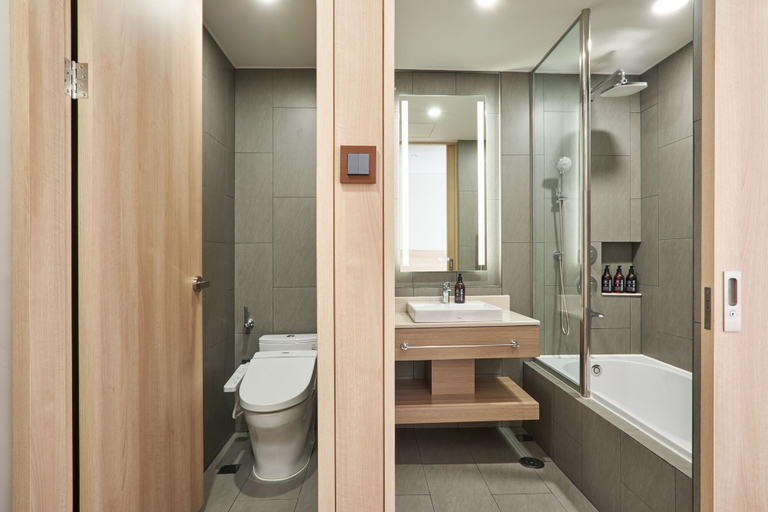 Bathroom 5, Sotetsu Grand Fresa Saigon, District 1