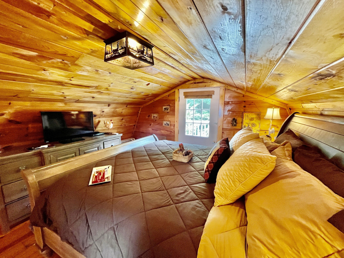 Bedroom 2, Rolling In The Hay, Sevier