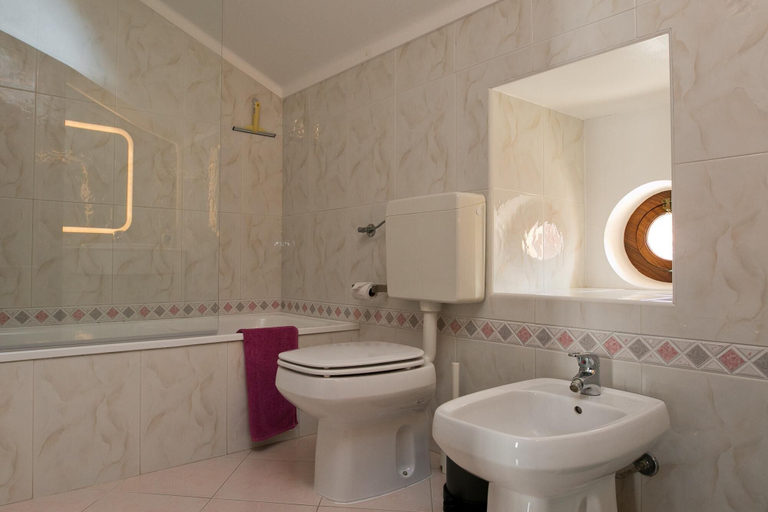 Bathroom 5, Casa do Pescador by Acasadascasas, Mafra