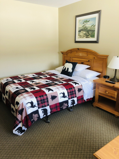 Bedroom 2, Parkway Motel, Algoma