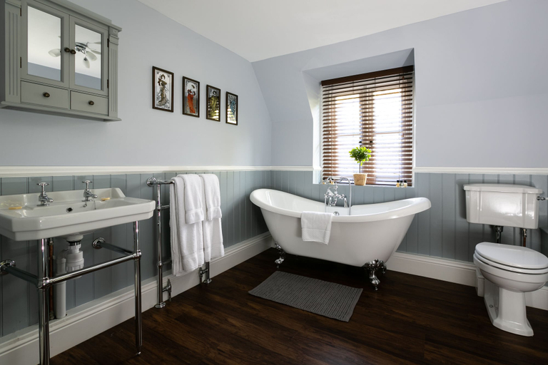 Bathroom 3, Accommodation at Salomons Estate, Kent