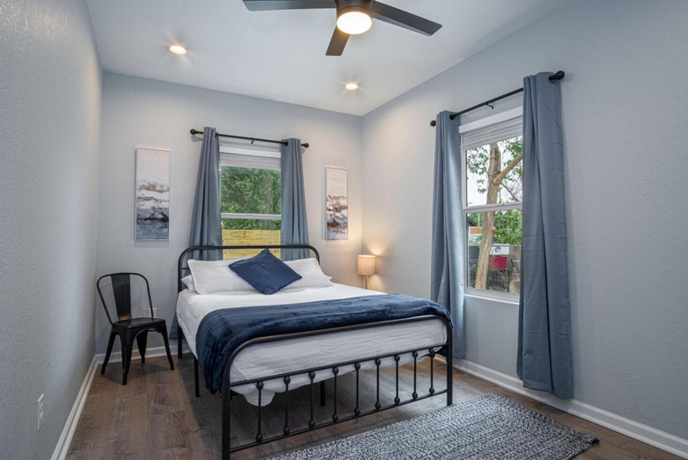 Room 5, Your Dream Stay 4BR 2BA Near Downtown Riverwalk, Bexar