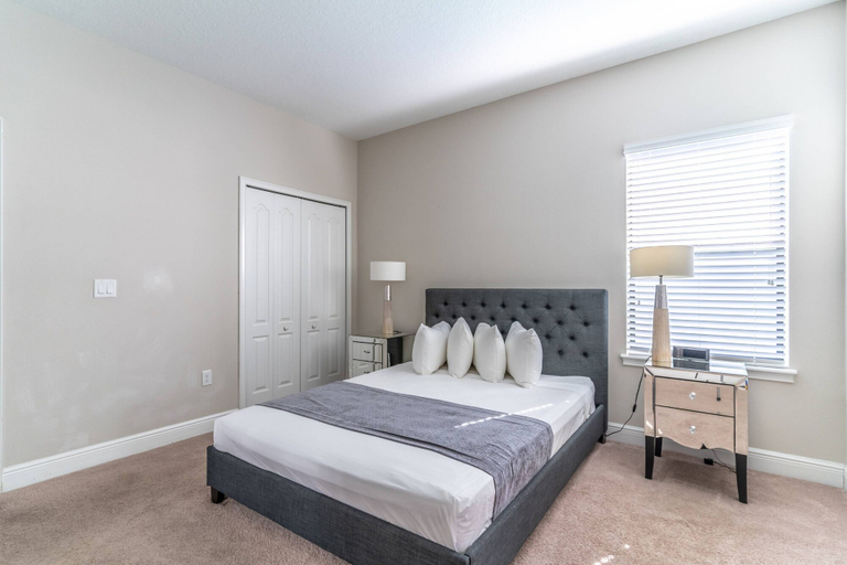Bedroom 3, 185 Balmoral, Polk