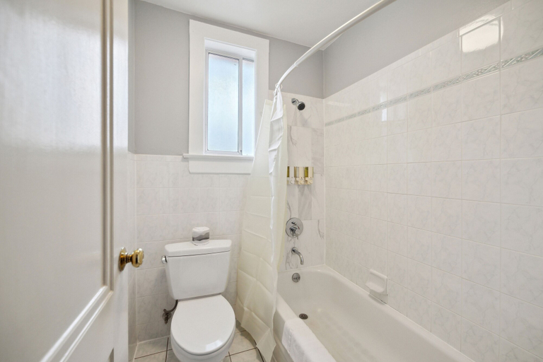 Bathroom 4, Union Square Plaza Hotel, San Francisco