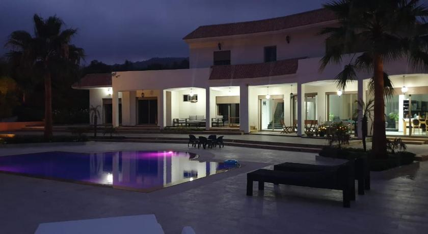 Villa blanche piscine chauffee, Agadir-Ida ou Tanane