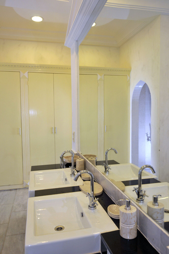 Bathroom 4, Coco Ocean Resort & Spa, Kombo Saint Mary