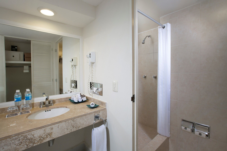 Bathroom 5, Grand Oasis Palm - All Inclusive, Benito Juárez