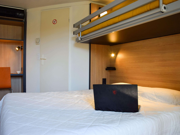 Bedroom 3, Premiere Classe Rodez, Aveyron