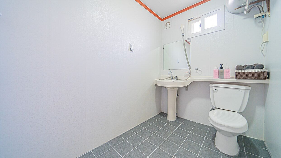 Bathroom 4, Wando Sol Beach Pension, Wando
