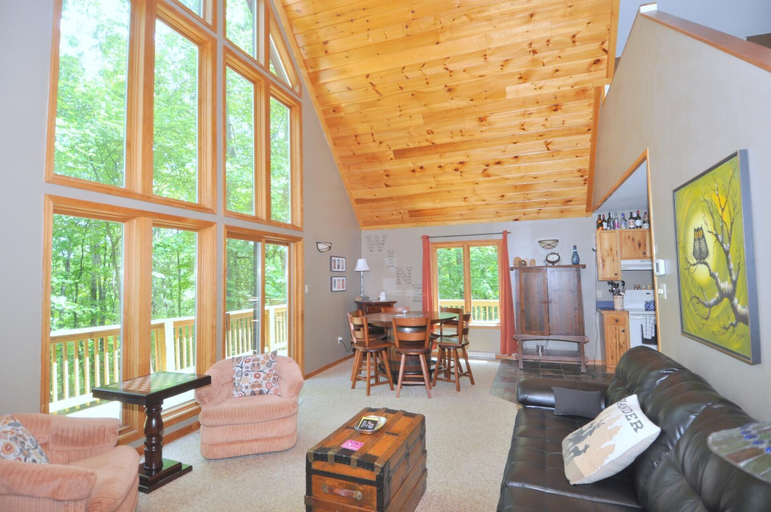 Others 5, Sqyrls Nest - 3BR Retreat With a Hot Tub, Morgan