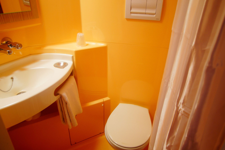 Bathroom 5, Premiere Classe Saumur, Maine-et-Loire