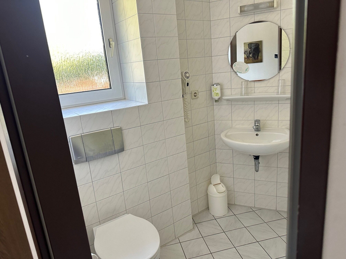 Bathroom 5, Hotel Stimbergpark, Recklinghausen