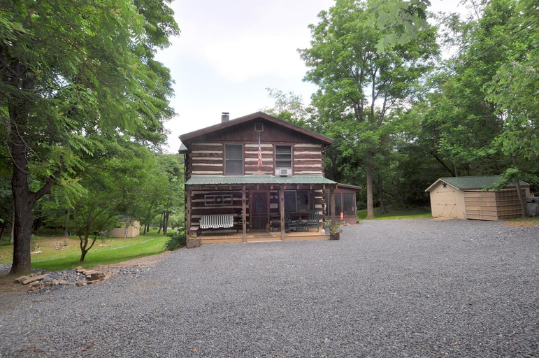 Exterior & Views 2, Pondview Cabin - Log Cabin Retreat, Morgan