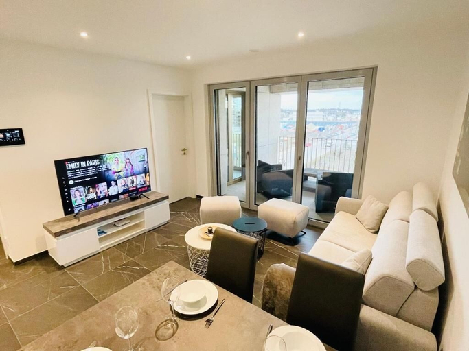 Others 4, Luxury Flat with Parking & Large Terrace, Luxembourg