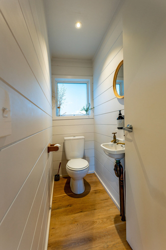 Bathroom 4, Oriwa Villa Oneroa near Mudbrick, Auckland