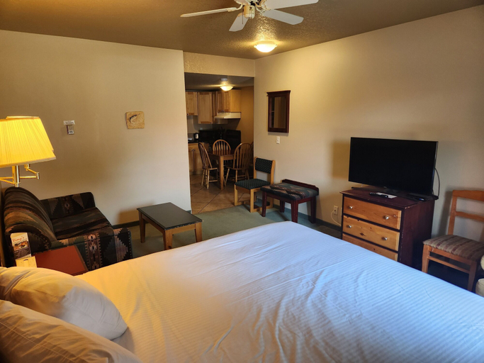Bedroom 4, Waterton Lakes Lodge Resort, Division No. 3