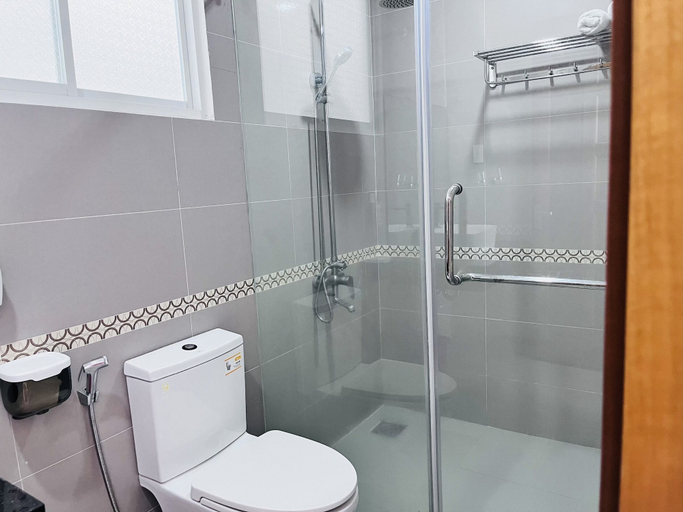 Bathroom 3, South Flower Hotel, Nha Trang