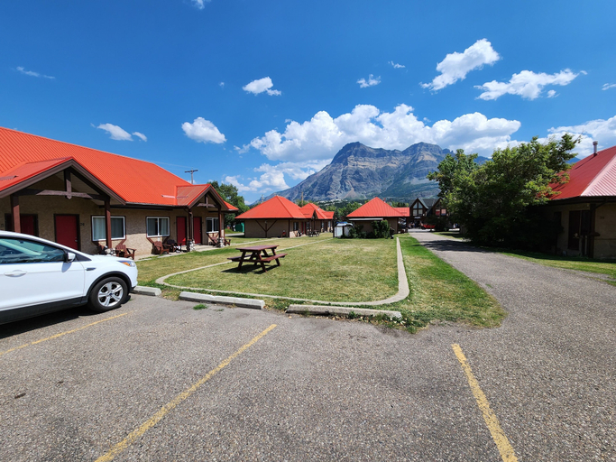 Exterior & Views 2, Aspen Village Inn, Division No. 3