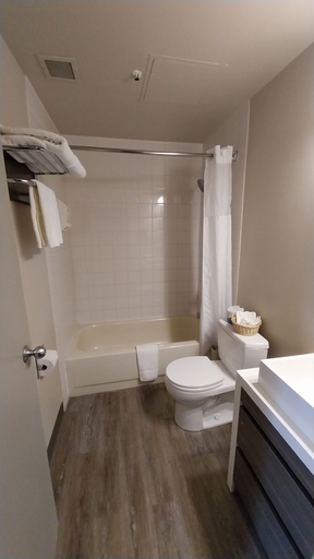 Bathroom 3, King Edward Hotel, Division No. 15