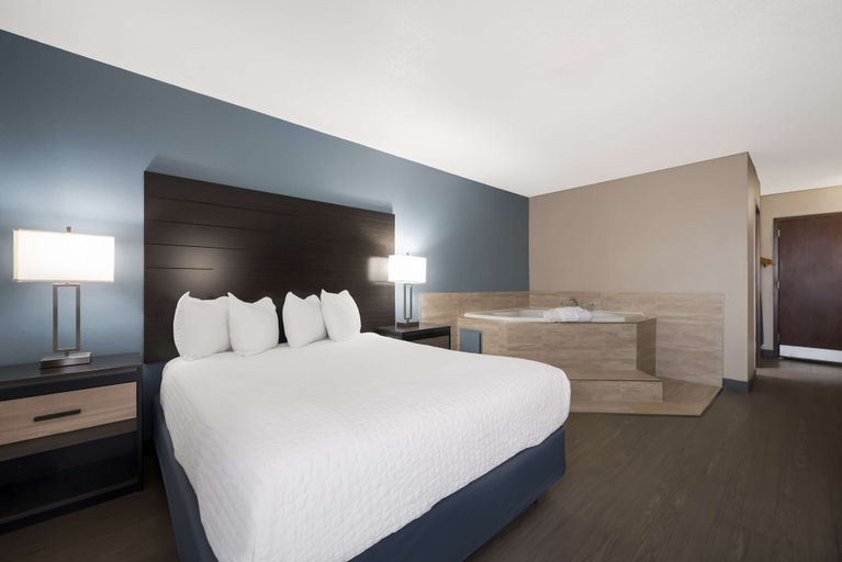 Bedroom 4, Best Western Executive Inn, Calhoun