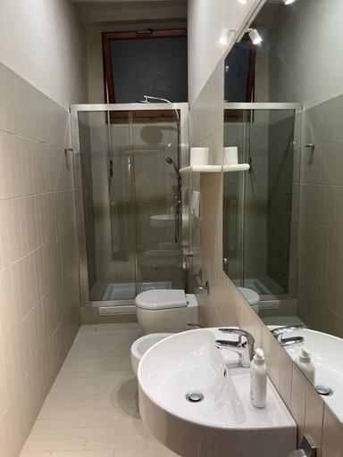 Bathroom 2, 6TV1, Florence