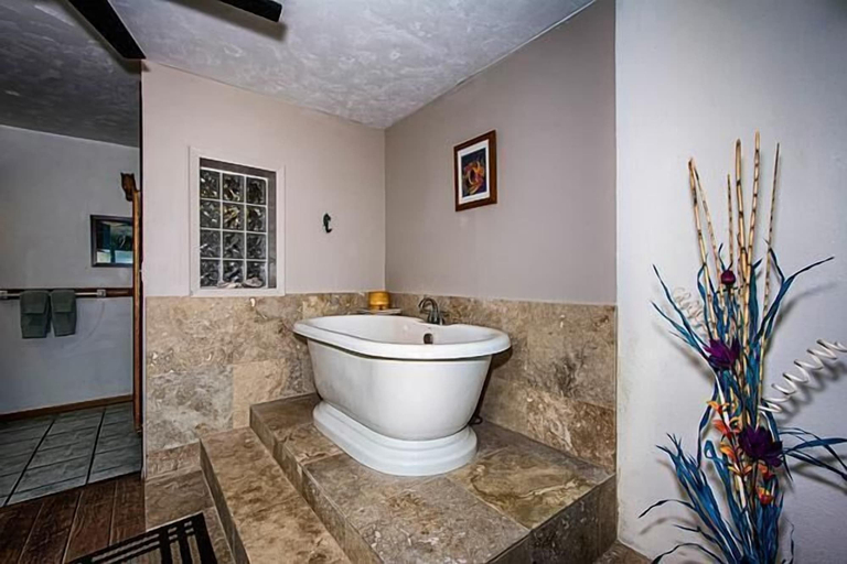 Bathroom 4, Banyan Tree 404d, Hawaii