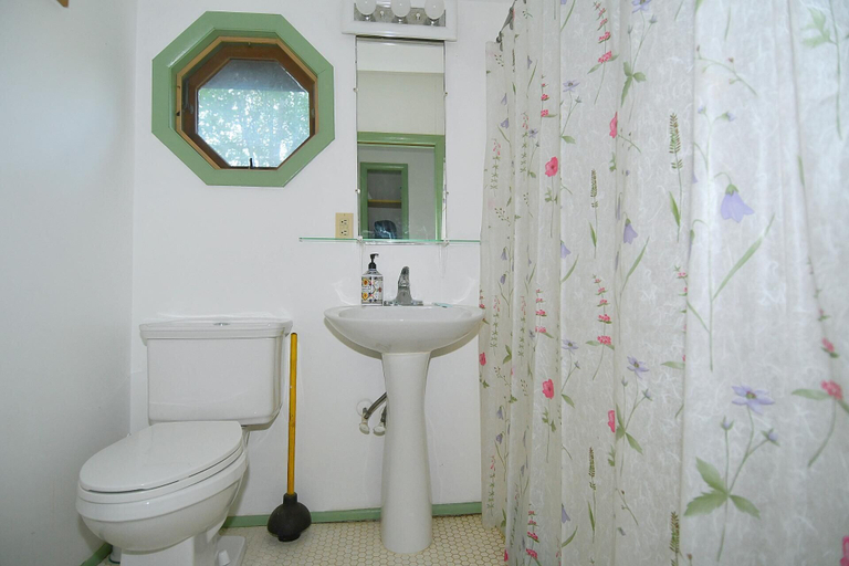 Bathroom 3, River Time Cabin -time Floats Away!, Morgan