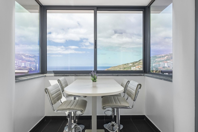 Room 4, C te D Atlantique by Homie, Santa Cruz